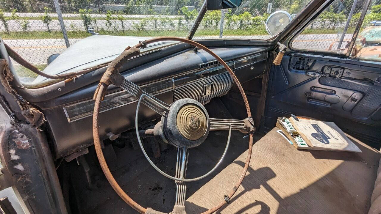 Cadillac-Series-60-1939-Sedan-11