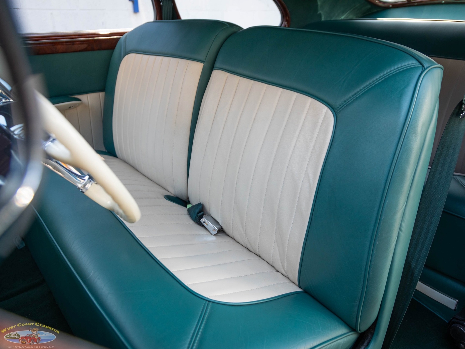 Cadillac-Series-61-Custom-LS-V8-1946-2-Door-Coupe-26