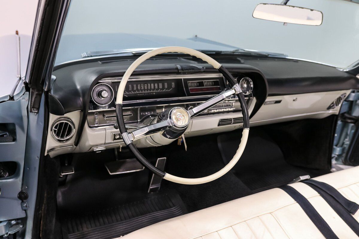 Cadillac-Series-62-1964-Convertible-16
