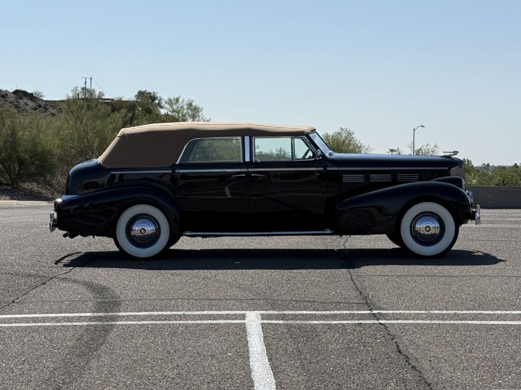 Cadillac-Series-75-Convertible-Sedan-1938-Convertible-Sedan-with-Division-17