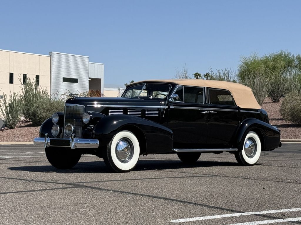 Cadillac-Series-75-Convertible-Sedan-1938-Convertible-Sedan-with-Division-2