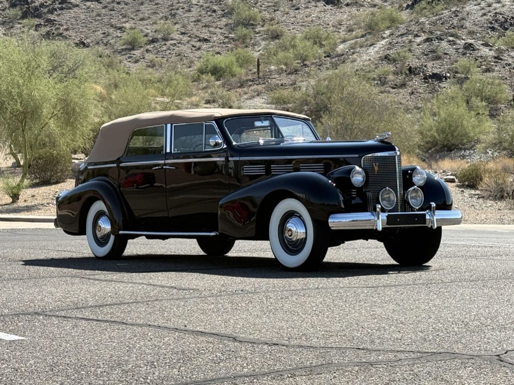 Cadillac-Series-75-Convertible-Sedan-1938-Convertible-Sedan-with-Division-23
