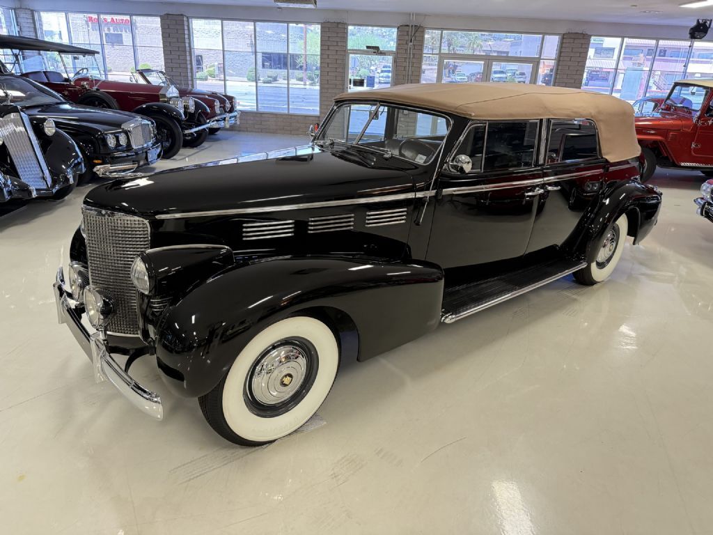 Cadillac-Series-75-Convertible-Sedan-1938-Convertible-Sedan-with-Division-25