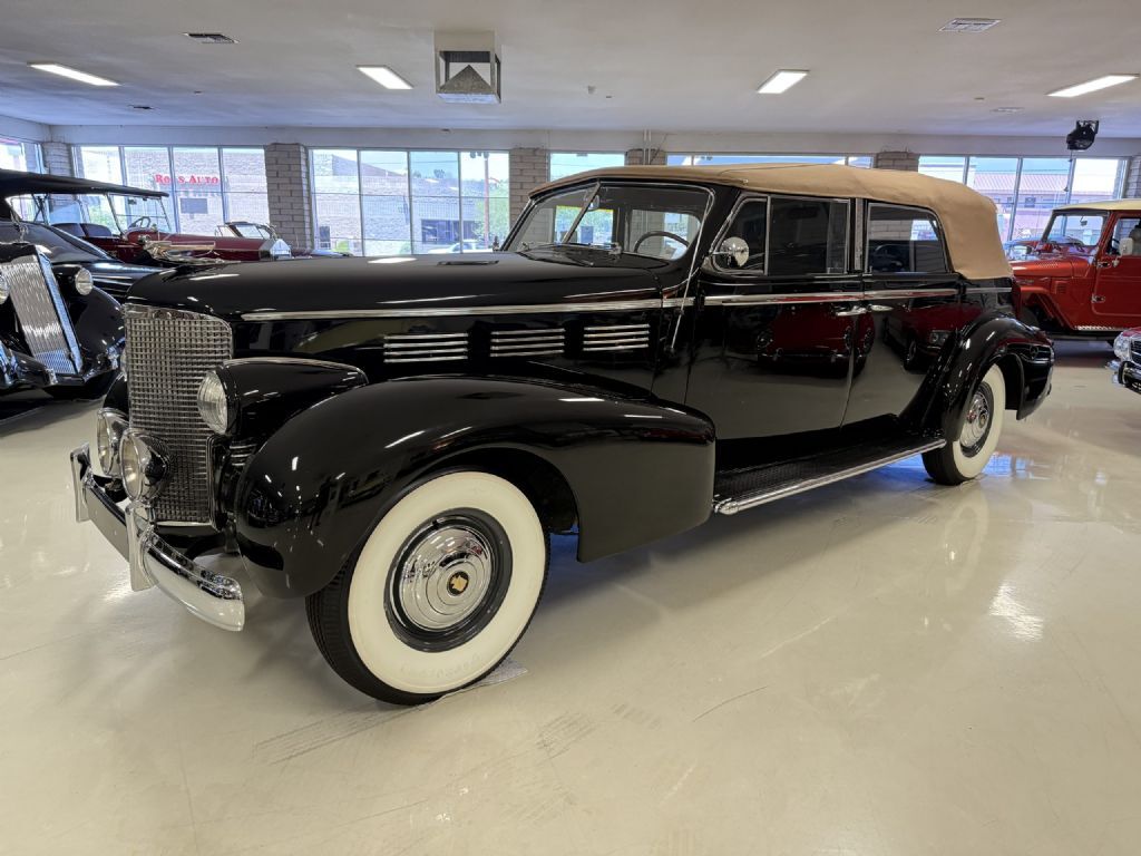 Cadillac-Series-75-Convertible-Sedan-1938-Convertible-Sedan-with-Division-26