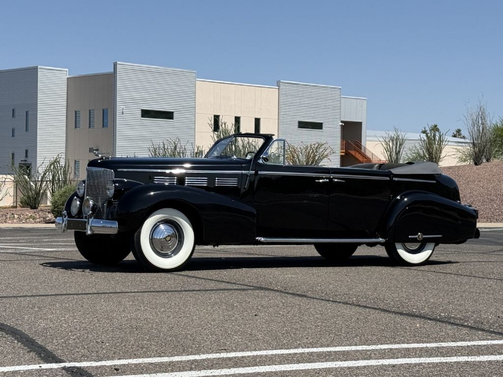 Cadillac-Series-75-Convertible-Sedan-1938-Convertible-Sedan-with-Division-3