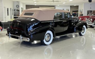 Cadillac-Series-75-Convertible-Sedan-1938-Convertible-Sedan-with-Division-31