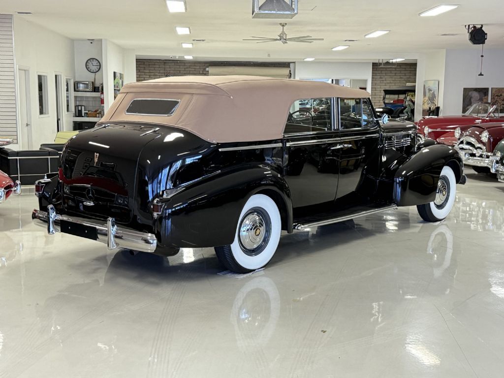 Cadillac-Series-75-Convertible-Sedan-1938-Convertible-Sedan-with-Division-31