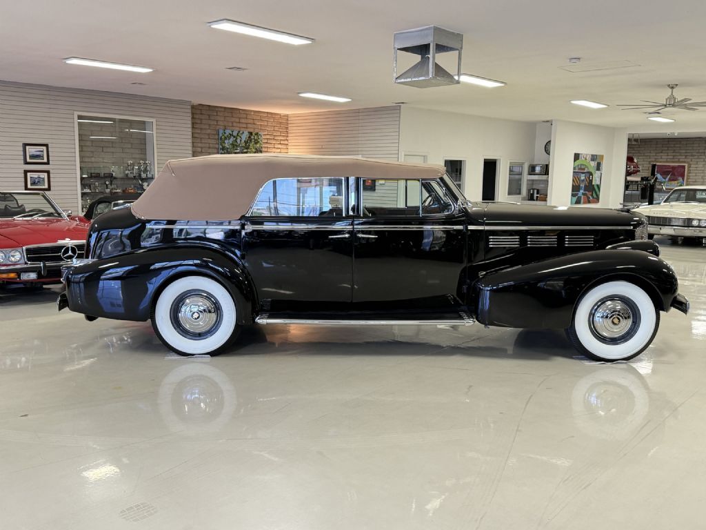 Cadillac-Series-75-Convertible-Sedan-1938-Convertible-Sedan-with-Division-32
