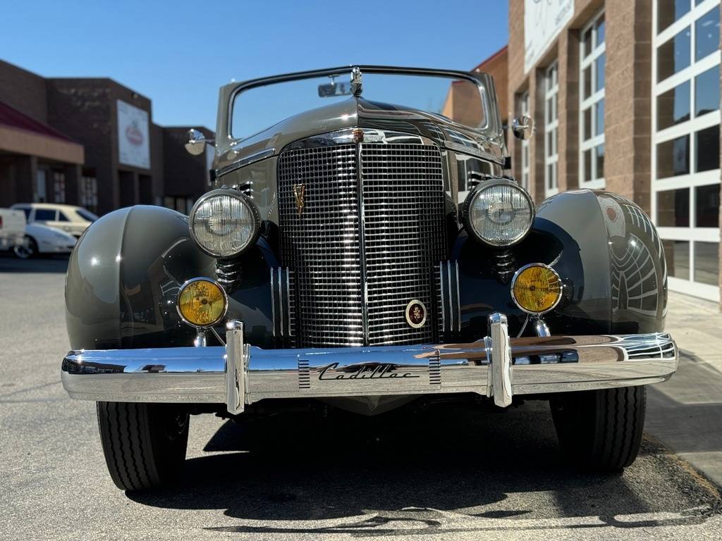Cadillac-Series-75-convertible-1938-grey-3