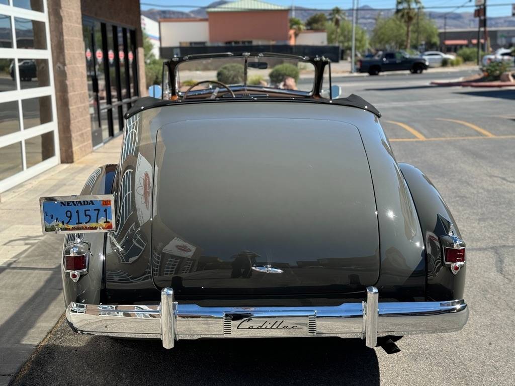 Cadillac-Series-75-convertible-1938-grey-9