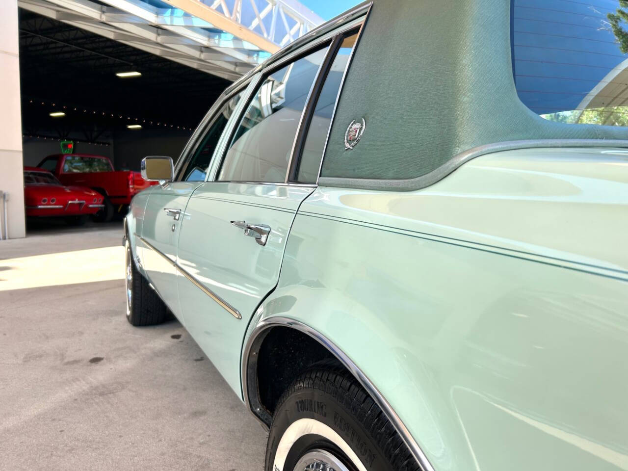 Cadillac-Seville-1977-Sedan-11