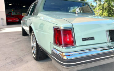 Cadillac-Seville-1977-Sedan-12