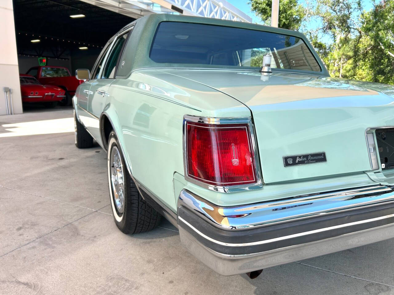Cadillac-Seville-1977-Sedan-12
