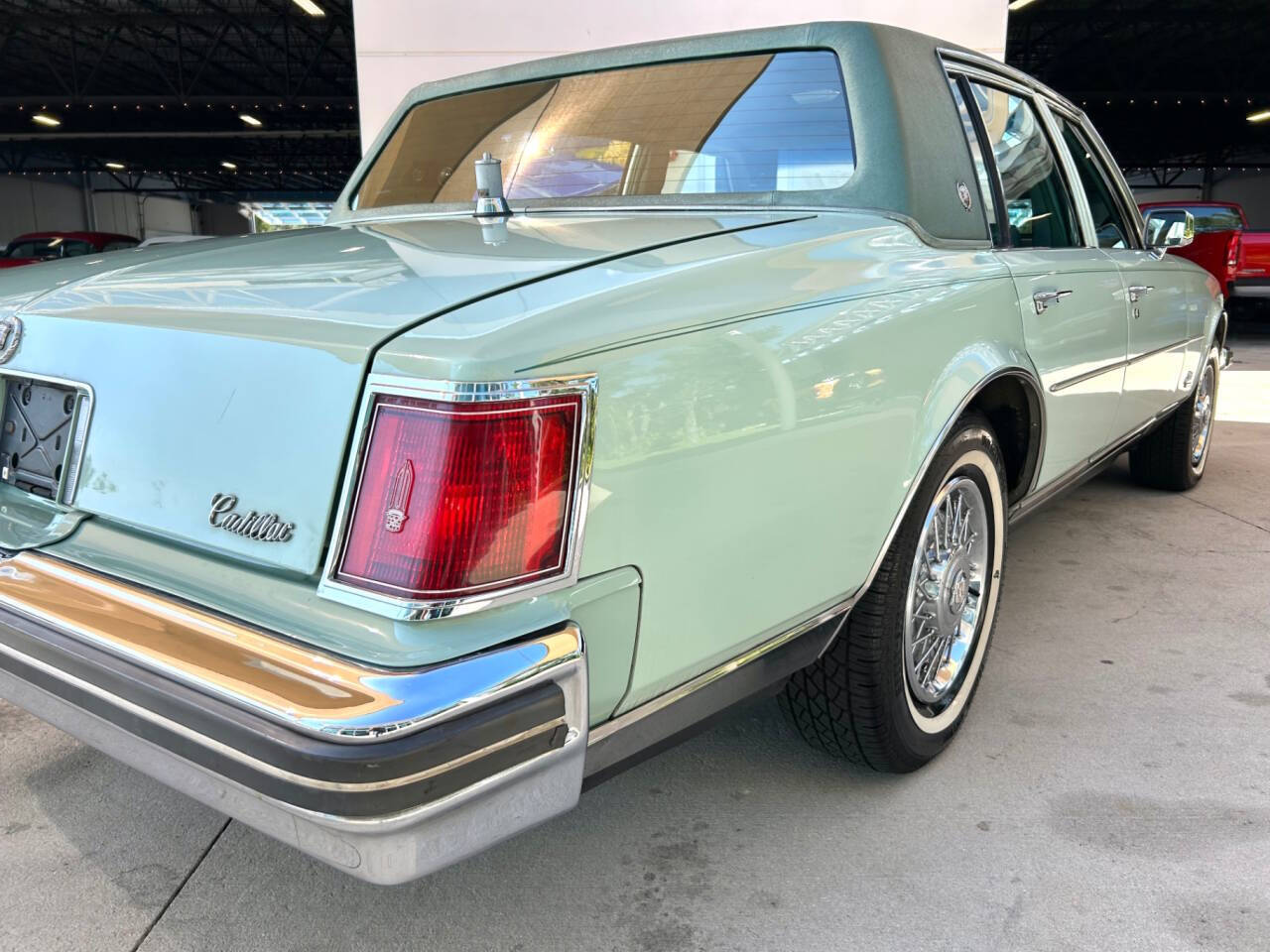 Cadillac-Seville-1977-Sedan-13