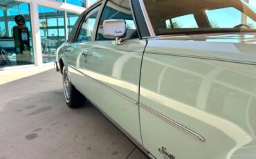 Cadillac-Seville-1977-Sedan-15