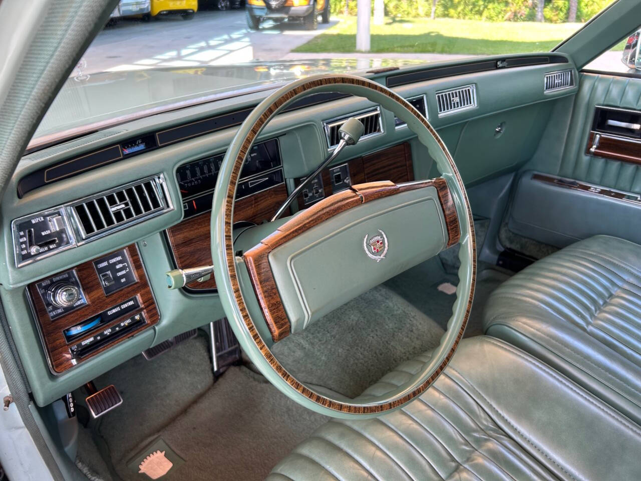 Cadillac-Seville-1977-Sedan-20