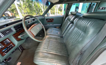 Cadillac-Seville-1977-Sedan-21