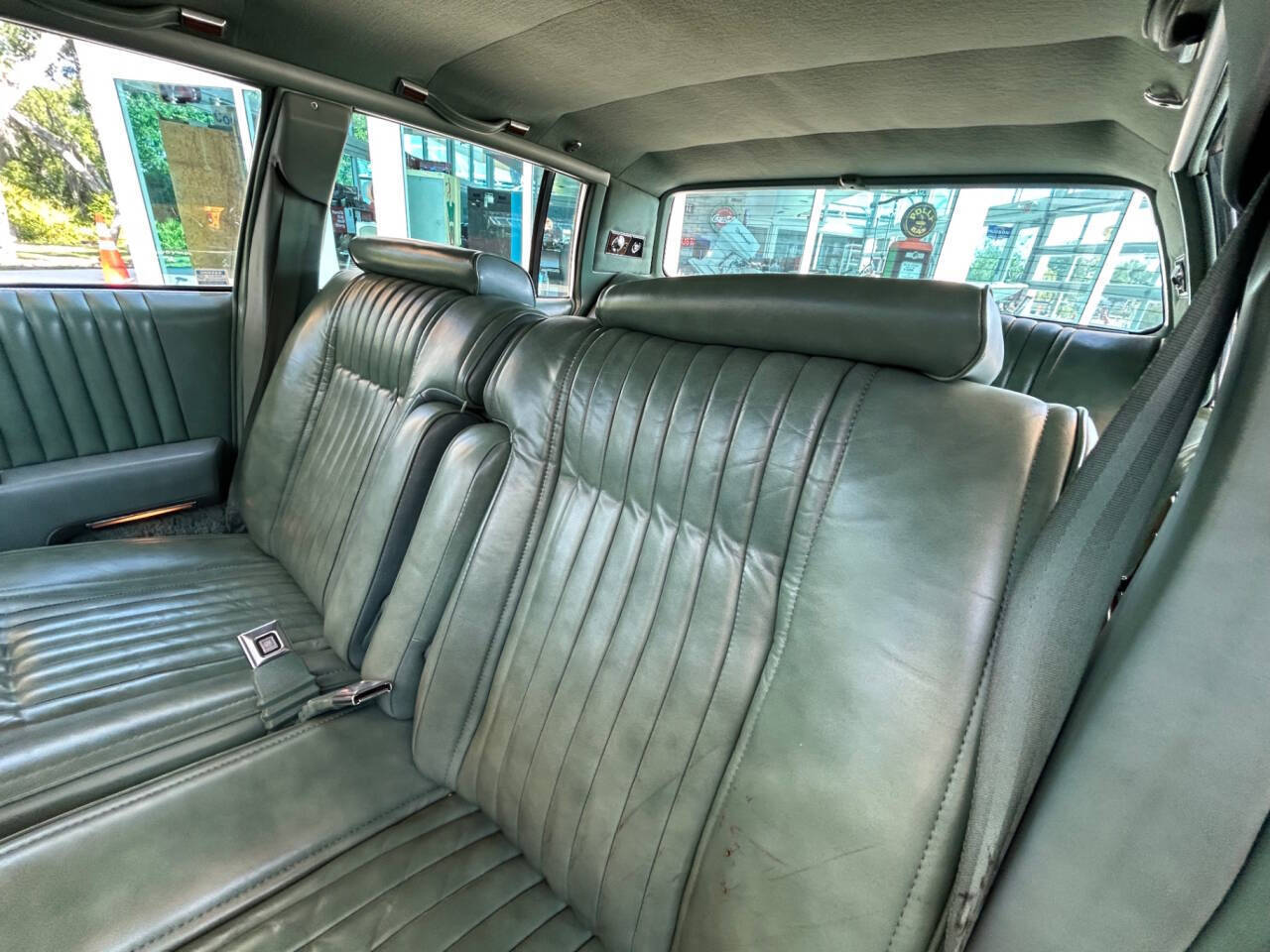 Cadillac-Seville-1977-Sedan-22