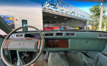 Cadillac-Seville-1977-Sedan-23