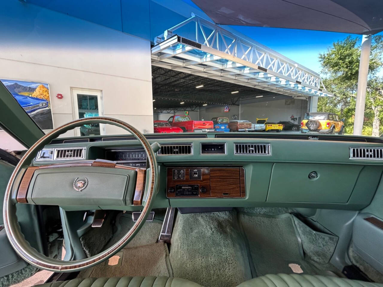 Cadillac-Seville-1977-Sedan-23