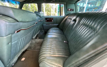Cadillac-Seville-1977-Sedan-25