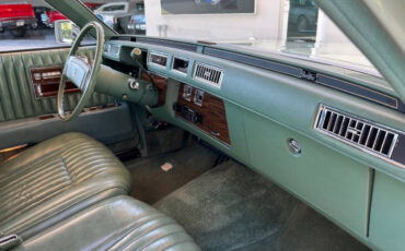 Cadillac-Seville-1977-Sedan-28