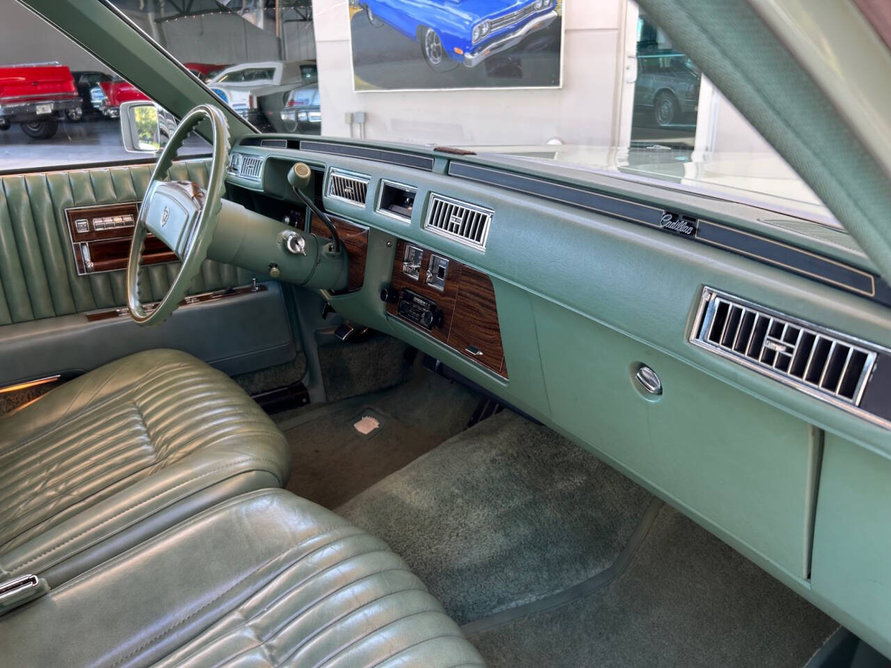 Cadillac-Seville-1977-Sedan-28