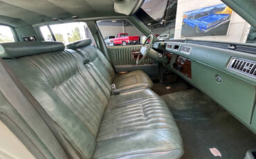 Cadillac-Seville-1977-Sedan-29