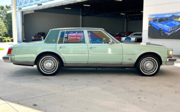 Cadillac-Seville-1977-Sedan-3