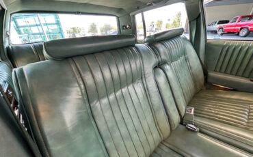 Cadillac-Seville-1977-Sedan-30