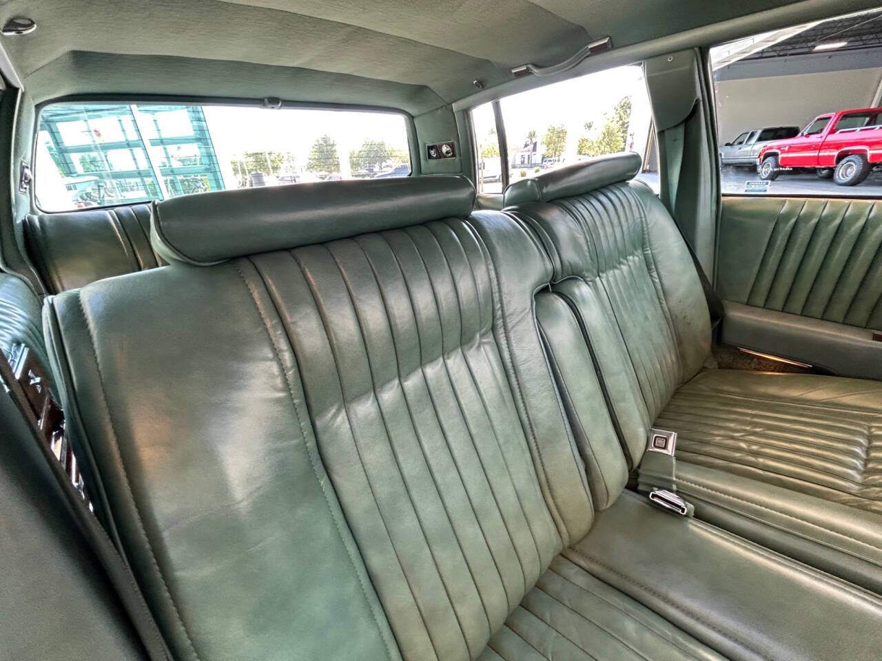 Cadillac-Seville-1977-Sedan-30
