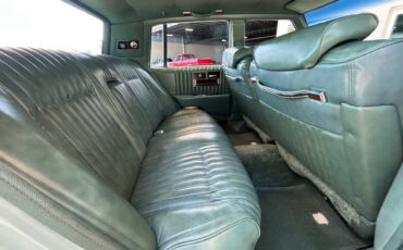 Cadillac-Seville-1977-Sedan-32