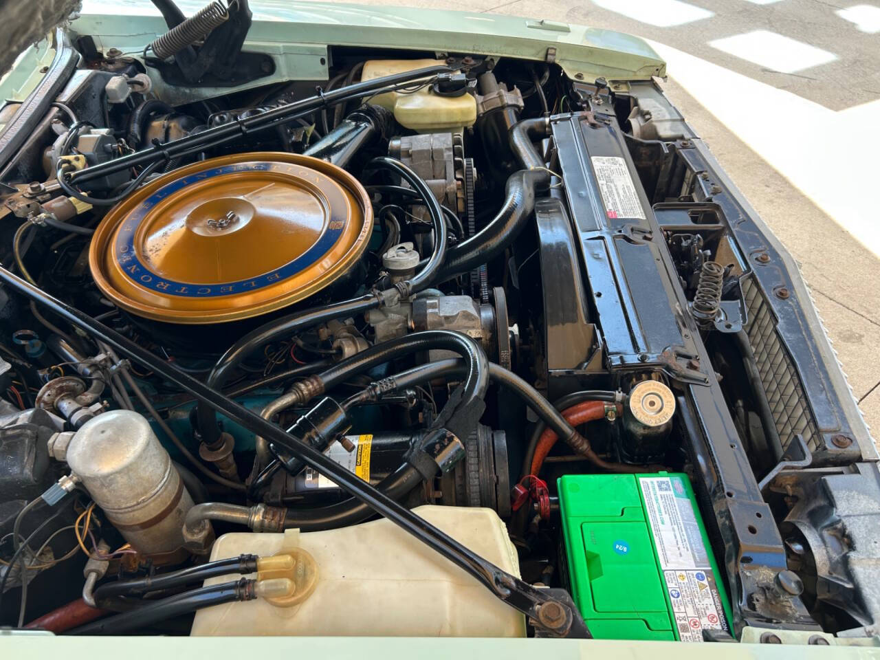 Cadillac-Seville-1977-Sedan-36