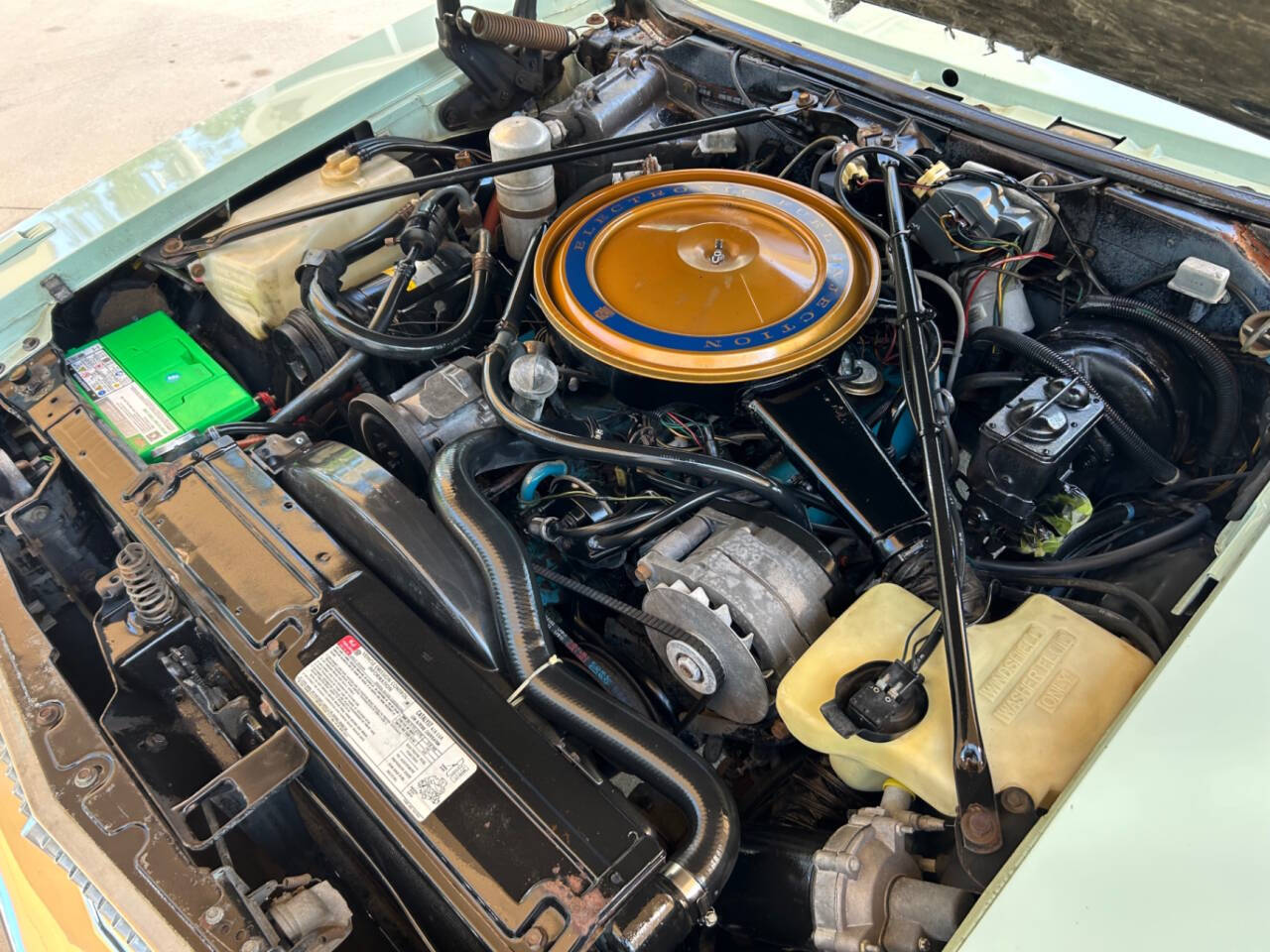 Cadillac-Seville-1977-Sedan-39