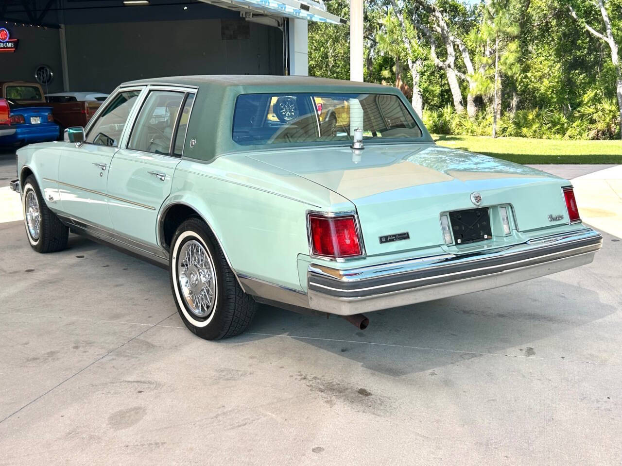 Cadillac-Seville-1977-Sedan-6
