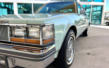 Cadillac-Seville-1977-Sedan-9