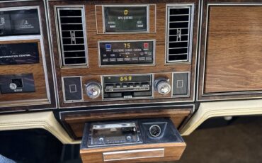 Cadillac-Seville-1980-17