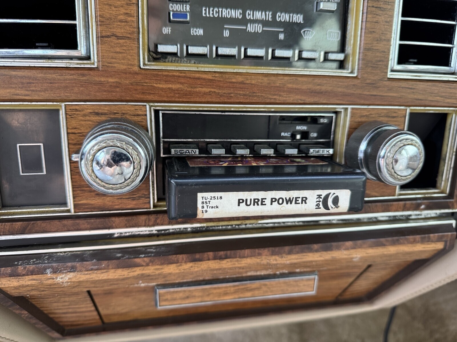 Cadillac-Seville-1980-Hatchback-21