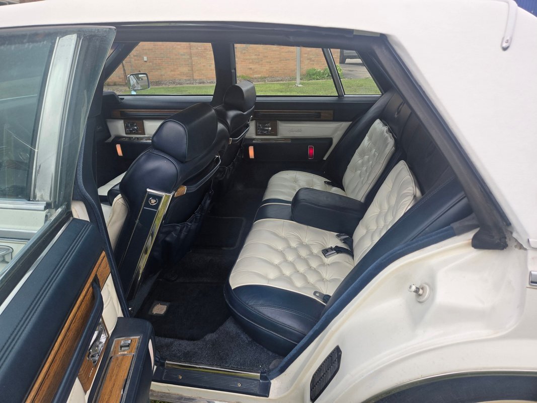 Cadillac-Seville-1985-10
