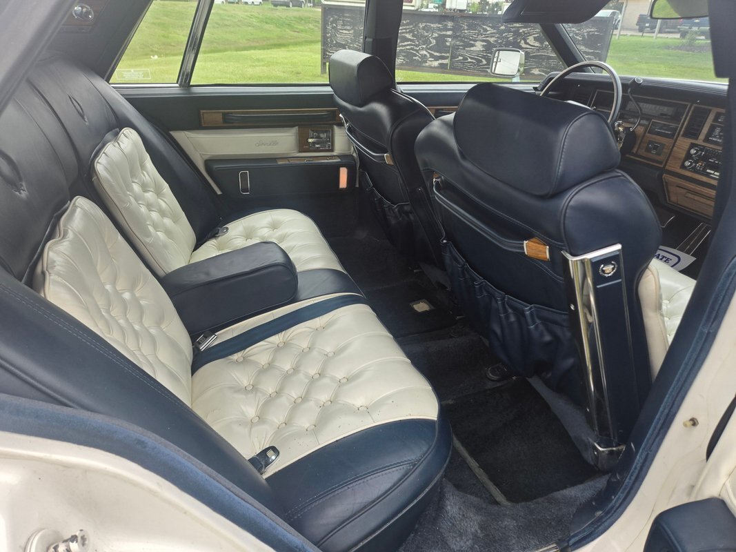 Cadillac-Seville-1985-12