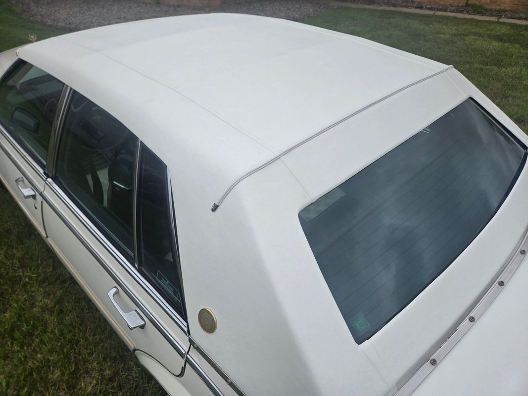 Cadillac-Seville-1985-18