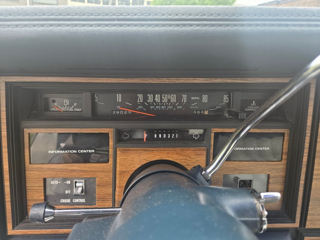 Cadillac-Seville-1985-19