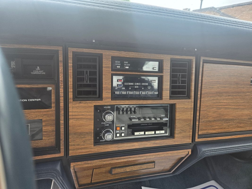Cadillac-Seville-1985-20