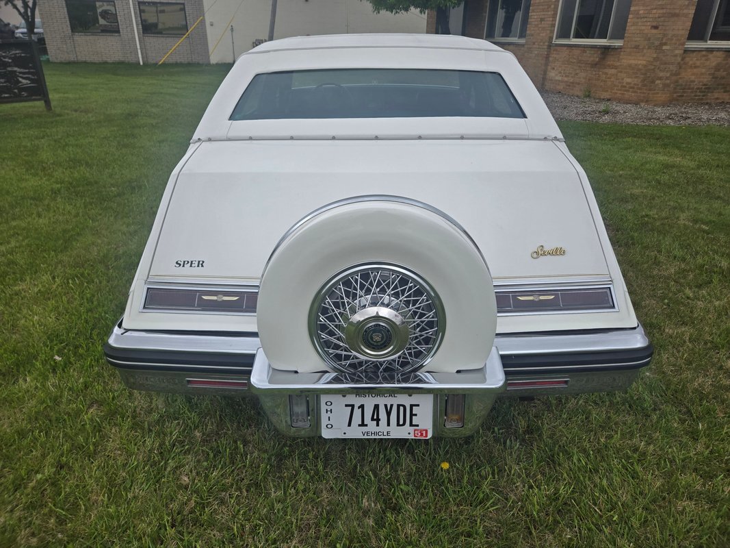 Cadillac-Seville-1985-3