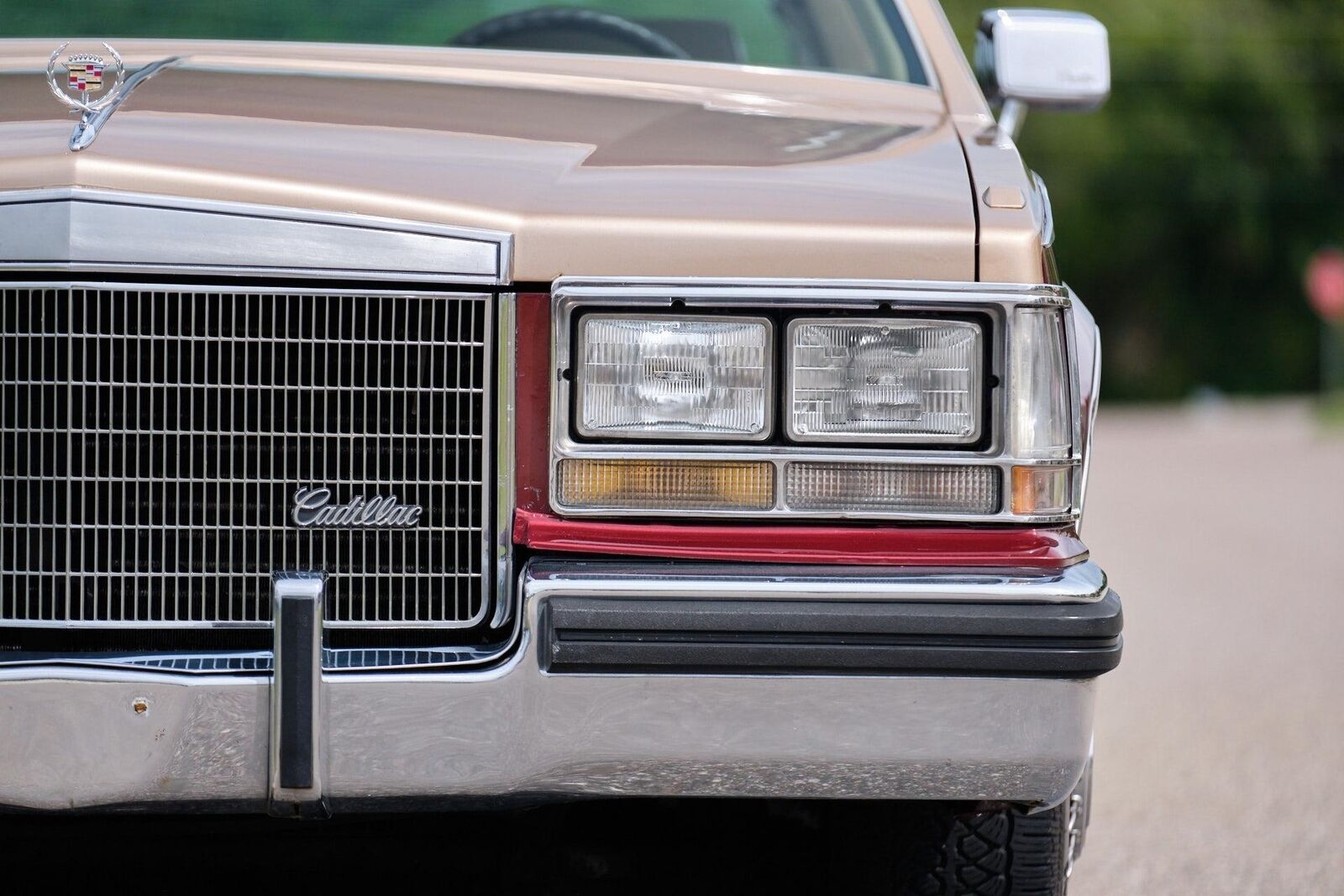 Cadillac-Seville-1985-4-Door-38