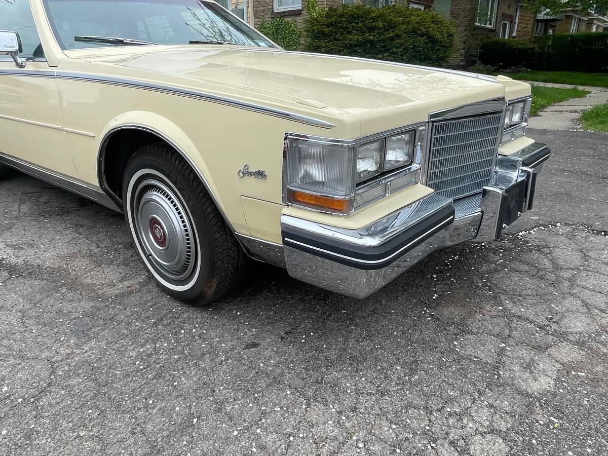 Cadillac-Seville-1985-yellow-2