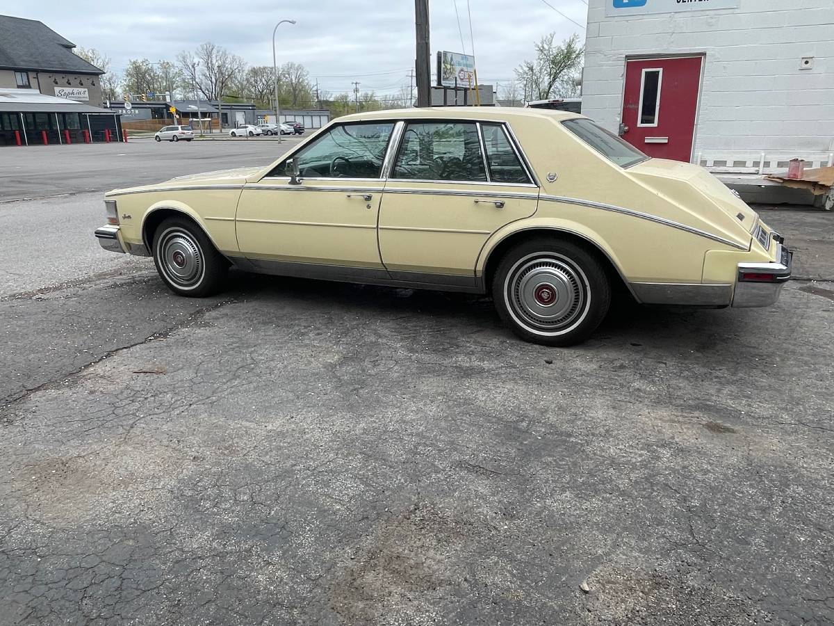 Cadillac-Seville-1985-yellow-5