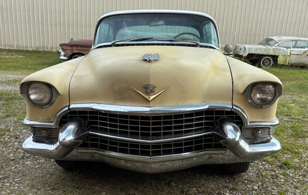 Cadillac-TWO-DOOR-HARDTOP-62-SERIES-1955-Coupe-4