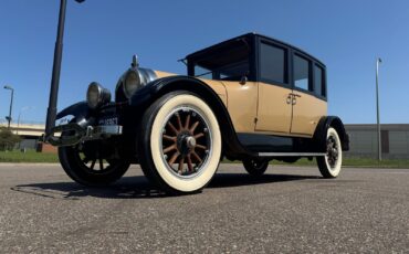 Cadillac-Type-61-Sedan-5-Passenger-1923-Sedan-1