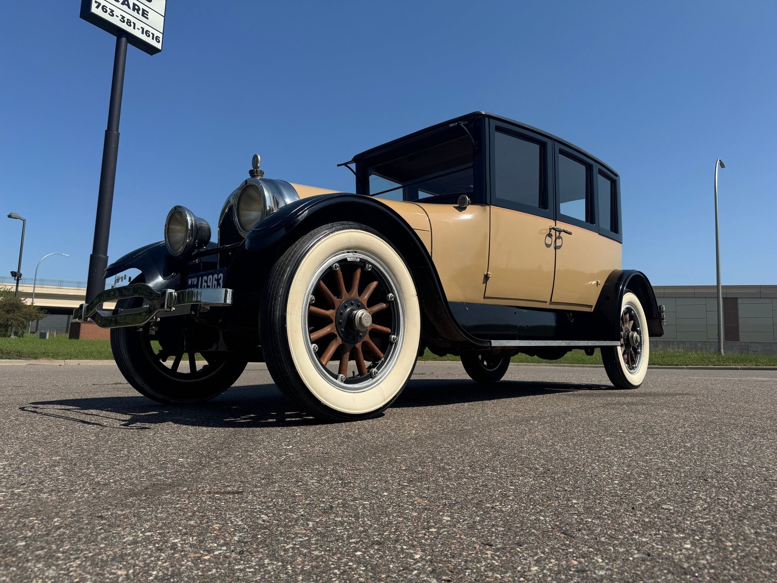 Cadillac-Type-61-Sedan-5-Passenger-1923-Sedan-1